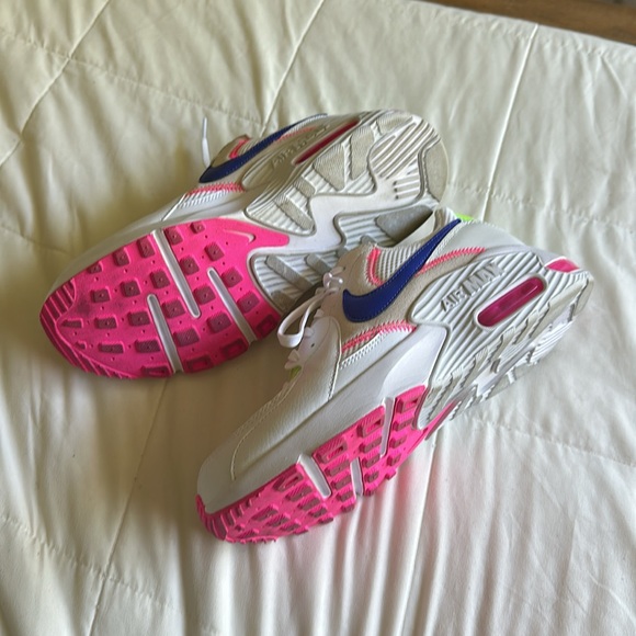 Women’s Nike Sneakers - 8 - Picture 3 of 5